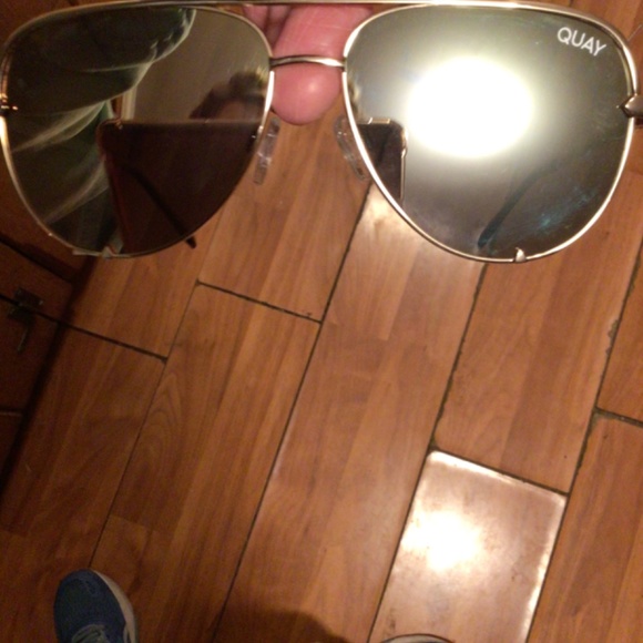 NEW! Rare Quay micro mini gold polarized sunglasses